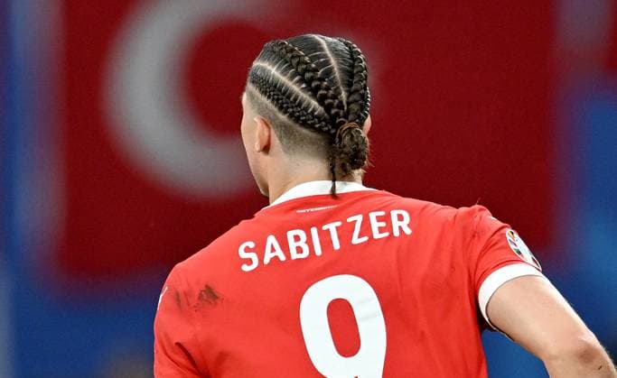 Fussball Euro 2024 Achtelfinale 02.07.2024 Oesterreich - Tuerkei Marcel Sabitzer (Oesterreich) mit einer speziellen Frisur