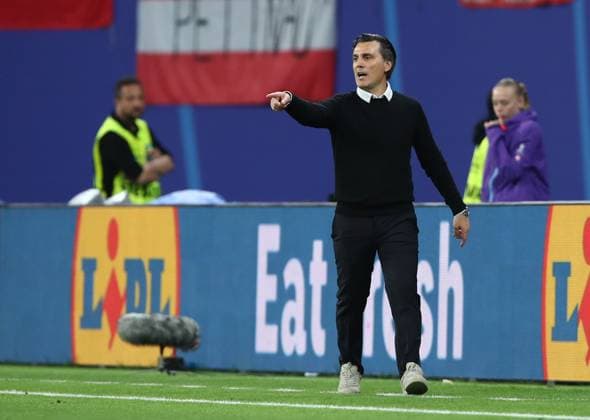 02.07.2024, xtgx, Fussball EM 2024 1 8 Finale, Österreich - Türkei emspor, v.l. Trainer Head Coach Vincenzo Montella (Türkei Tuerkei) gibt Anweisungen, gestikuliert, mit den Armen gestikulieren gives instructions, gesticulate (UEFA REGULATIONS PROHIBIT ANY USE OF PHOTOGRAPHS as IMAGE SEQUENCES and or QUASI-VIDEO) Leipzig