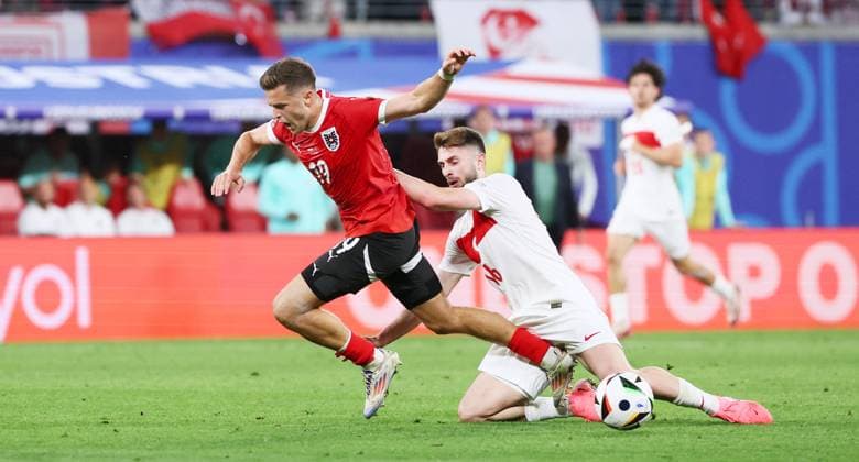 Oesterreich - Tuerkei UEFA EURO, EM, Europameisterschaft,Fussball 2024 Leipzig, 02.07.2024, Leipzig Stadium, Fußball, UEFA EURO 2024 Germany , Achtelfinale , Österreich AUT vs. Türkei TUR , Im Bild von links: Christoph Baumgartner (19, AUT), Ismail Yüksek Yueksek (16, TUR). , Nur für journalistische Zwecke. Only for editorial use! , UEFA Êregulations prohibit any use of photographs as image sequences and or quasi-video. ,
