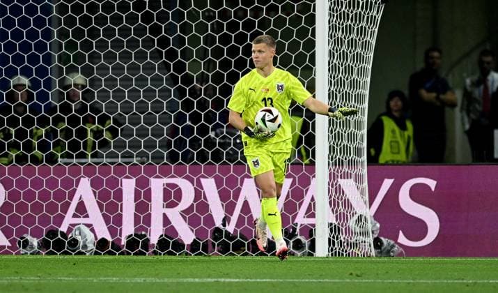 Fussball Euro 2024 Achtelfinale 02.07.2024 Oesterreich - Tuerkei Torwart Patrick Pentz (Oesterreich)