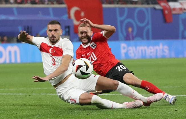 02.07.2024, xtgx, Fussball EM 2024 1 8 Finale, Österreich - Türkei emspor, v.l. Merih Demiral (Türkei Tuerkei), Konrad Laimer (Oesterreich) (UEFA REGULATIONS PROHIBIT ANY USE OF PHOTOGRAPHS as IMAGE SEQUENCES and or QUASI-VIDEO) Leipzig