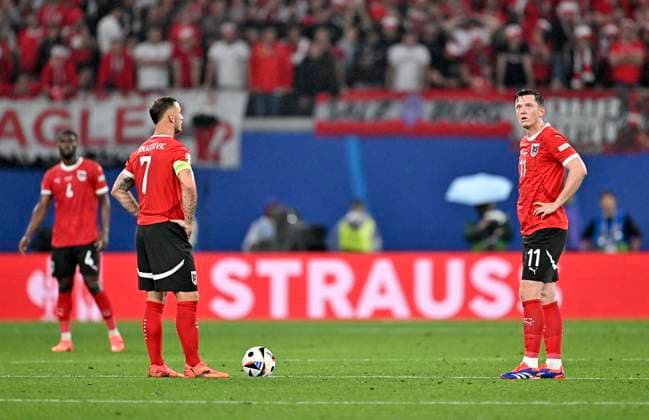 02.07.2024, Fussball UEFA EURO, EM, Europameisterschaft,Fussball 2024, Achtelfinale, Österreich - Türkei, in der RB Arena Leipzig, v.l. Marko Arnautovic (Österreich) und Michael Gregoritsch (Österreich) sind enttäuscht