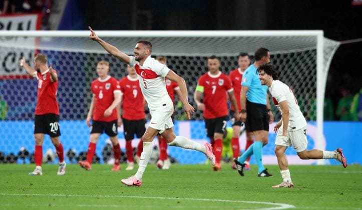 Sport Bilder des Tages 02.07.2024, xtgx, Fussball EM 2024 1 8 Finale, Österreich - Türkei emspor, v.l. Merih Demiral (Türkei Tuerkei) celebrate the goal, Der Torjubel zum 2:0 (UEFA REGULATIONS PROHIBIT ANY USE OF PHOTOGRAPHS as IMAGE SEQUENCES and or QUASI-VIDEO) Leipzig
