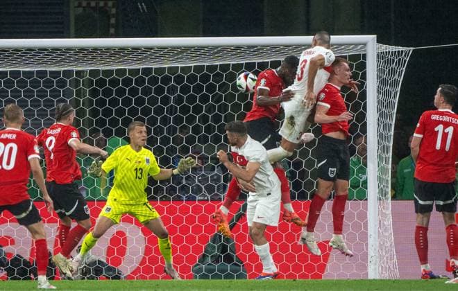 Fussball, Herren, Saison 2023 24, UEFA EURO, EM, Europameisterschaft,Fussball EM 2024, Achtelfinale in Leipzig, Österreich - Türkei, Merih Demiral (Türkei) erzielt das Tor zum 0:2 gegen Konrad Laimer (Österreich), Torhüter Patrick Pentz (Österreich), Kevin Danso (Österreich), Philipp Lienhart (Österreich) und Michael Gregoritsch (Österreich), 02.07. 2024, Copyright: xMatthiasxKochx