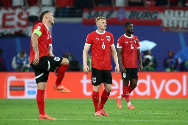 02.07.2024, xtgx, Fussball EM 2024 1 8 Finale, Österreich - Türkei emspor, v.l. Marko Arnautovic (Oesterreich), Nicolas Seiwald (Oesterreich), Kevin Danso (Oesterreich), enttaeuscht, enttaeuscht schauend, dissapointed (UEFA REGULATIONS PROHIBIT ANY USE OF PHOTOGRAPHS as IMAGE SEQUENCES and or QUASI-VIDEO) Leipzig