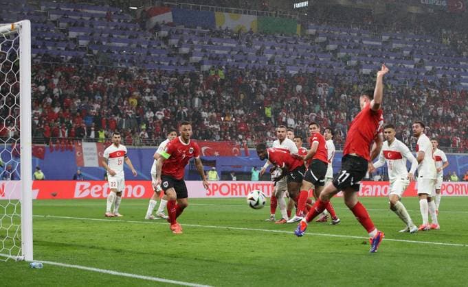 02.07.2024, xtgx, Fussball EM 2024 1 8 Finale, Österreich - Türkei emspor, v.l. Michael Gregoritsch (Oesterreich) Goal scored, erziehlt das Tor zum 2:1 celebrate the goal, Der Torjubel zum (UEFA REGULATIONS PROHIBIT ANY USE OF PHOTOGRAPHS as IMAGE SEQUENCES and or QUASI-VIDEO) Leipzig