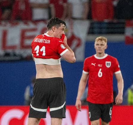 Fussball, Herren, Saison 2023 24, UEFA EURO, EM, Europameisterschaft,Fussball EM 2024, Achtelfinale in Leipzig, Österreich - Türkei, v. l. Michael Gregoritsch (Österreich), Nicolas Seiwald (Österreich), Enttäuschung nach Gegentor zum 0:2, 02.07. 2024, Copyright: xMatthiasxKochx