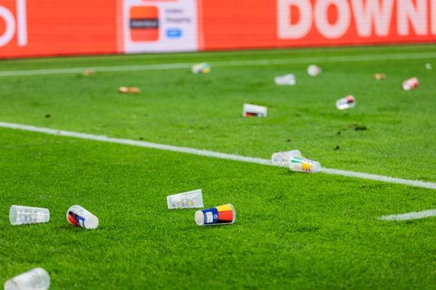 Sport Bilder des Tages UEFA EURO, EM, Europameisterschaft,Fussball 2024: Österreich - Türkei; 02.07.2024 Leere Becher an der Ecke nach dem 0:2 Treffer UEFA EURO 2024: Österreich - Türkei; Leipzig Stadion, Leipzig am 02.07.2024 Copyright: xBEAUTIFULxSPORTS Wunderlx