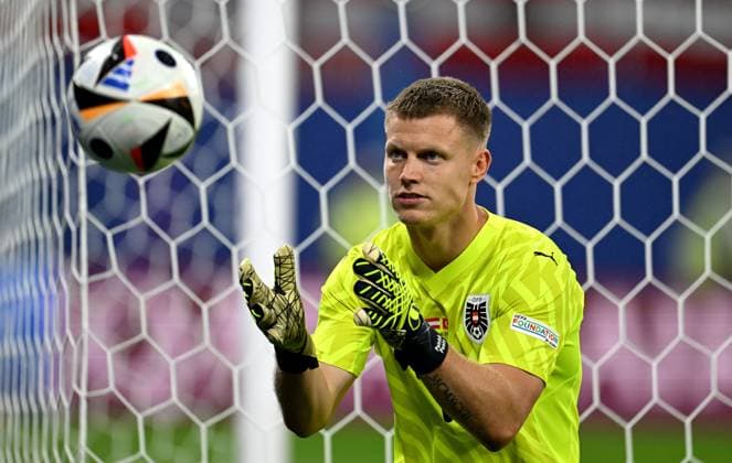Fussball Euro 2024 Achtelfinale 02.07.2024 Oesterreich - Tuerkei Torwart Patrick Pentz (Oesterreich)