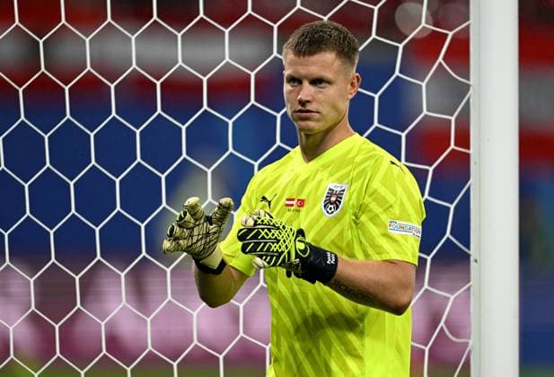 Fussball Euro 2024 Achtelfinale 02.07.2024 Oesterreich - Tuerkei Torwart Patrick Pentz (Oesterreich)