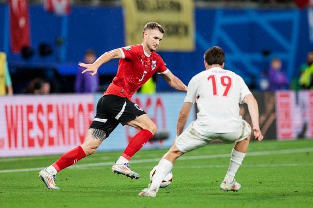 UEFA EURO, EM, Europameisterschaft,Fussball 2024: Österreich - Türkei; 02.07.2024 Zweikampf Stefan Posch (Österreich, 5), Kenan Yildiz (Türkei, 19) UEFA EURO 2024: Österreich - Türkei; Leipzig Stadion, Leipzig am 02.07.2024 Copyright: xBEAUTIFULxSPORTS Wunderlx