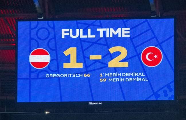 Fussball, Herren, Saison 2023 24, UEFA EURO, EM, Europameisterschaft,Fussball EM 2024, Achtelfinale in Leipzig, Österreich - Türkei, Anzeigetafel mit 1:2-Endstand, 02.07. 2024, Copyright: xMatthiasxKochx