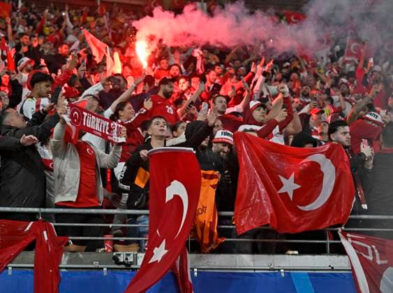 02.07.2024, Fussball UEFA EURO, EM, Europameisterschaft,Fussball 2024, Achtelfinale, Österreich - Türkei, in der RB Arena Leipzig, Die Türken feiern ihren Sieg