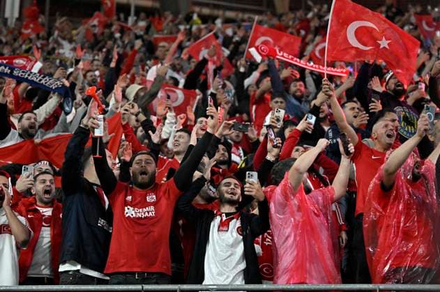 02.07.2024, Fussball UEFA EURO, EM, Europameisterschaft,Fussball 2024, Achtelfinale, Österreich - Türkei, in der RB Arena Leipzig, Die Türken feiern ihren Sieg