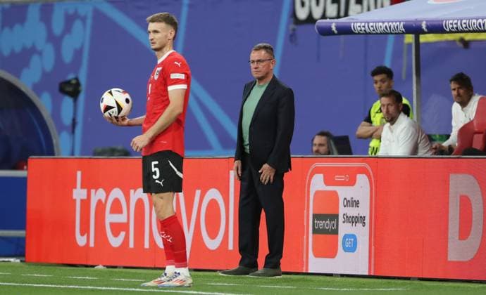 Stefan Posch vor Einwurf, Trainer Ralf Rangnick Fußball Fussball Europameisterschaft Euro 2024 EM Herren Saison 2023 2024 02.07.2024 Österreich AUT vs. Türkei TUR in Leipzig DFL regulations prohibit any use of photographs as image sequences and or quasi-video.