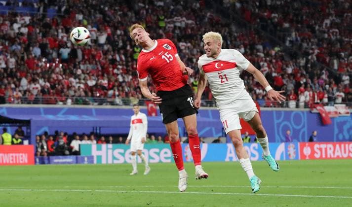 Philipp Lienhart im Zweikampf mit Baris Alper Yilmaz Spielszene Aktion Fußball Fussball Europameisterschaft Euro 2024 EM Herren Saison 2023 2024 02.07.2024 Österreich AUT vs. Türkei TUR in Leipzig DFL regulations prohibit any use of photographs as image sequences and or quasi-video.