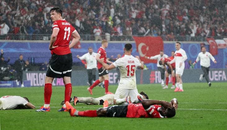 Michael Gregoritsch, Kevin Danso enttäuscht, dahinter Okay Yokuslu jubelt nach Spielende Fußball Fussball Europameisterschaft Euro 2024 EM Herren Saison 2023 2024 02.07.2024 Österreich AUT vs. Türkei TUR in Leipzig DFL regulations prohibit any use of photographs as image sequences and or quasi-video.
