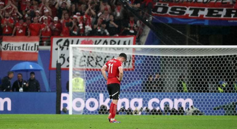 Michael Gregoritsch enttäuscht nach Spielende Enttäuschung Fußball Fussball Europameisterschaft Euro 2024 EM Herren Saison 2023 2024 02.07.2024 Österreich AUT vs. Türkei TUR in Leipzig DFL regulations prohibit any use of photographs as image sequences and or quasi-video.