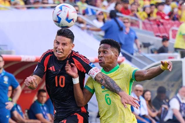RECORD DATE NOT STATED Copa America USA 2024 Brazil vs Colombia James Rodriguez (L) of Colombia fights for the ball with Wendell (R) of Brazilduring the game between Brazil and Colombia as part of the CONMEBOL Copa America USA 2024 group D, at Levis Stadium, on July 02, 2024 in Santa Clara, California, United States. SANTA CLARA CALIFORNIA UNITED STATES  Copyright: xJorgexMartinezx 20240702212044_CA_GD_2024_BRA_COL_RODRIGUEZ90