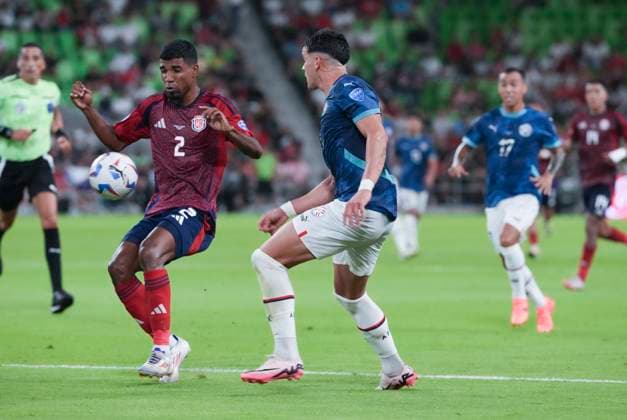 July 2, 2024, Austin, Tx, United States: GERALD TAYLOR (2) of Costa Rica tried to keep the ball from RAMON SOSA (24) of Paraguay during second half in Group D CONMEBOL Copa America action with Paraguay challenging Costa Rica at Austin s Q2 Stadium on July 2, 2024. Costa Rica edged out a 2-1 victory to possibly advance out of group play. Austin United States - ZUMAd150 20240702_znp_d150_022 Copyright: xBobxDaemmrichx