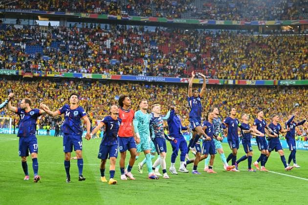 Schlussjubel,Teamfoto,Team, Mannschaft,Mannschaftsfoto Niederlande. Achtelfinale Rumaenien (ROU) - Niederlande (NED) 0-3 am 02.07.2024, Fussball Arena Muenchen. Fussball UEFA EURO, EM, Europameisterschaft,Fussball 2024 GERMANY vom 14.06.2024 - 14.07.2024.