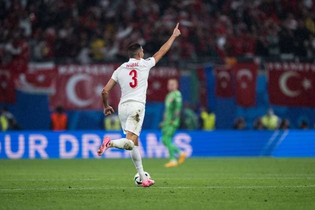 Merih Demiral (Tuerkei, 03) jubelt zu den Fans ueber das Tor zum 0:2, GER, Austria (AUT) vs Tuerkiye (TUR), Fussball Europameisterschaft, UEFA EURO, EM, Europameisterschaft,Fussball 2024, Round of 16, 02.07.2024 GER, Austria (AUT) vs Tuerkiye (TUR), Fussball Europameisterschaft, UEFA EURO 2024, Round of 16, 02.07.2024 Leipzig Copyright: xEibner-Pressefoto Memmlerx EP_MMR