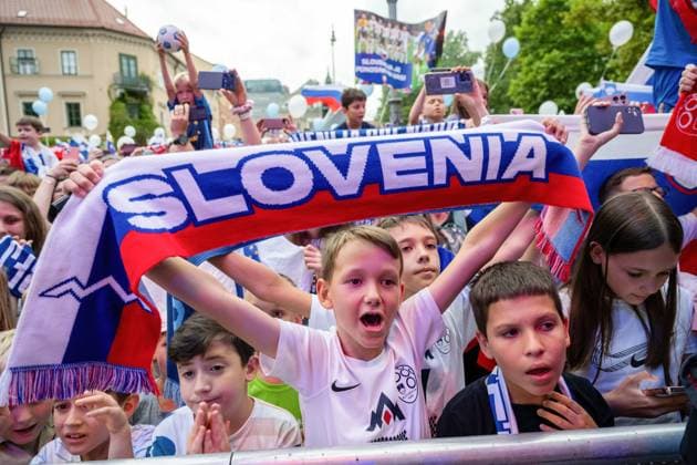 July 2, 2024, Ljubljana, Slovenia: Boy and huge crowd of football fans greet Slovenian football players in Ljubljana at the reception of the Slovenian football team. Ljubljana Slovenia - ZUMAs197 0705306596st Copyright: xAndrejxTarfilax