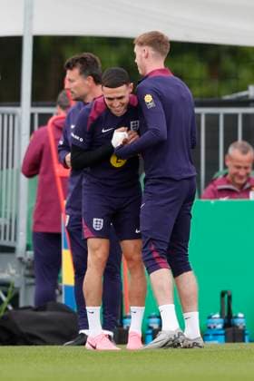 England Training Phil Foden of England and Anthony Gordon of England during the England Training Session at Spa & Golf Resort Weimarer Land, Blankenhain UK Newspapers OUT Copyright: xPaulxChestertonx FIL-20321-0068