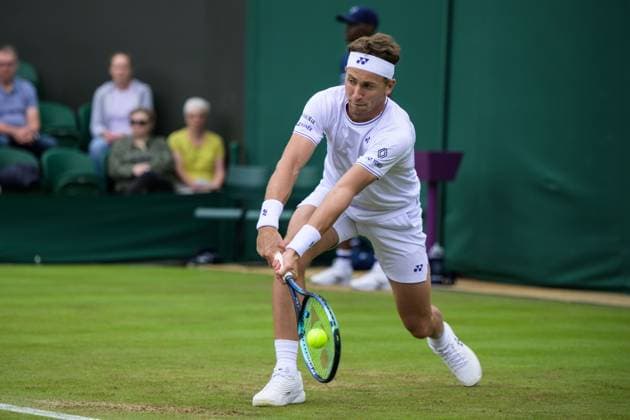240703 Casper Ruud of Norway competes in a second round singles match during day 3 of Wimbledon on July 3, 2024 in London. Photo: Jesper Zerman BILDBYRAN kod JZ JZ0549 tennis wimbledon day 3 bbeng Copyright: JESPERxZERMAN BB240703JZ013