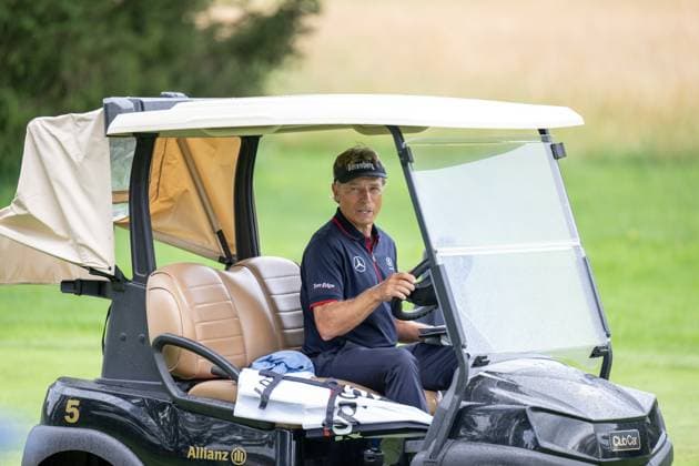 Bernhard Langer im Golfcar, mit Blick in die Kamera, BMW International Open 2024, Golf, 03.07.2024 Muenchen Bayern Deutschland