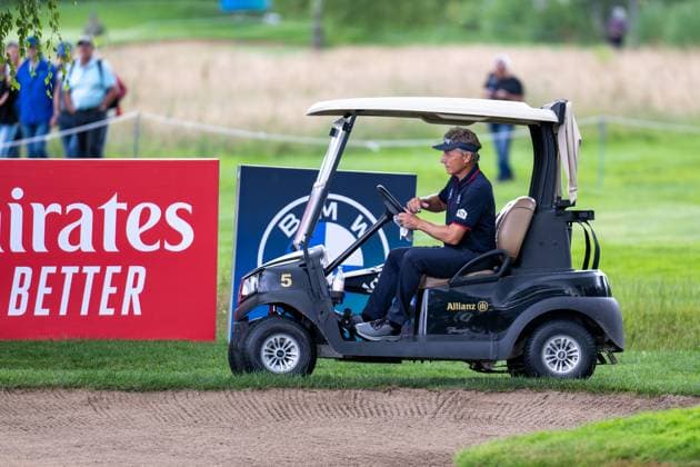 Bernhard Langer im Golfcar vor der Emirates und BMW Werbung, BMW International Open 2024, Golf, 03.07.2024 Muenchen Bayern Deutschland