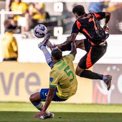 Bruno Guimaraes of Brazil and Luis Diaz of Colombia during the game between Brazil and Colombia in the group stage of the Copa America CONMEBOL at the Estadio Levis in Santa Clara, CA, United States (Richard Callis SPP) Copyright: xRichardxCallis SPPx spp-en-RiCa-RC4_richie_BRAxCOL_020724_-5202