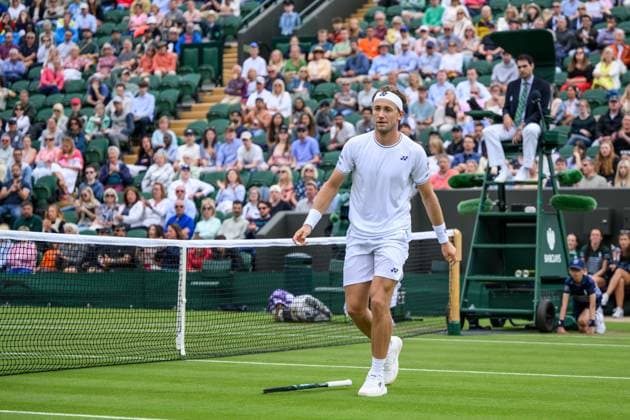 240703 Casper Ruud of Norway looks dejected as he competes in a first round singles match during day 3 of Wimbledon on July 3, 2024 in London. Photo: Jesper Zerman BILDBYRAN kod JZ JZ0549 tennis wimbledon day 3 bbeng depp norge Copyright: JESPERxZERMAN BB240703JZ026