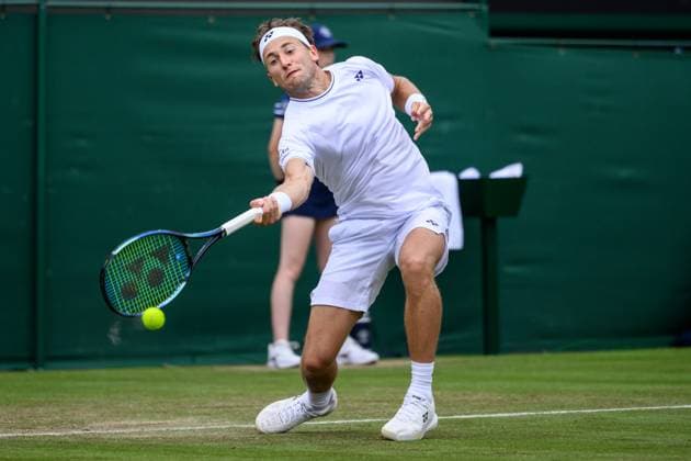 240703 Casper Ruud of Norway competes in a first round singles match during day 3 of Wimbledon on July 3, 2024 in London. Photo: Jesper Zerman BILDBYRAN kod JZ JZ0549 tennis wimbledon day 3 bbeng Copyright: JESPERxZERMAN BB240703JZ027
