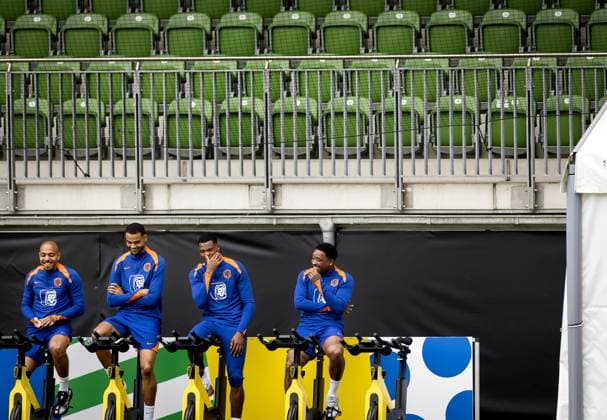 WOLFSBURG - Donyell Malen, Cody Gakpo, Denzel Dumfries and Steven Bergwijn during a training session of the Dutch national team, Nationalteam at the AOK Stadium on July 3, 2024 in Wolfsburg, Germany. The Dutch national team is preparing for the Quarter-finals of the European Football Championship in Germany against Turkey. ANP KOEN VAN WEEL UEFA EURO, EM, Europameisterschaft,Fussball 2024 2024 xVIxANPxSportx xxANPxIVx 502691982 originalFilename: 502691982.jpg