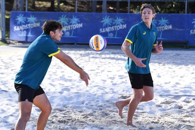 AUSTRALIAN OLYMPIC Beach volleyball, Beachvolleyball TEAM, Izac Carracher (right) and Mark Nicolaidis play volleyball shots after being announced for the final selection of Australian Olympic Team beach volleyballers for the Paris Olympics at the Sandstorm Beach Volleyball Centre in Brisbane, Thursday, July 4, 2024. ( NO ARCHIVING, EDITORIAL USE ONLY, NO USE IN BOOKS WITHOUT CONSENT BRISBANE QUEENSLAND AUSTRALIA  Copyright: xJONOxSEARLEx 20240704169472264908