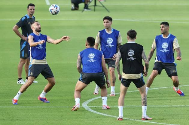 Argentina™s footballers take part in a training session ahead the match against Ecuador for the Copa America USA 2024 quarterfinal match, at Shell Energy Stadium in Houston, TX, on July 3, 2024. HOUSTON UNITED STATES Copyright: xALEJANDROxPAGNIx