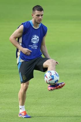 Argentina s midfielder Giovani Lo Celso takes part in a training session ahead the match against Ecuador for the Copa America USA 2024 quarterfinal match, at Shell Energy Stadium in Houston, TX, on July 3, 2024. HOUSTON UNITED STATES Copyright: xALEJANDROxPAGNIx