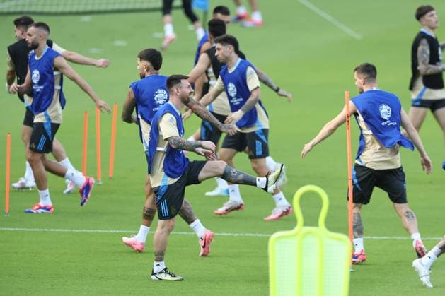 Argentina s forward Lionel Messi (C) and footballers take part in a training session ahead the match against Ecuador for the Copa America USA 2024 quarterfinal match, at Shell Energy Stadium in Houston, TX, on July 3, 2024. HOUSTON UNITED STATES Copyright: xALEJANDROxPAGNIx