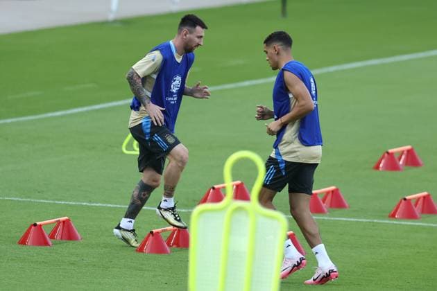 Argentina s forward Lionel Messi (L) and footballers take part in a training session ahead the match against Ecuador for the Copa America USA 2024 quarterfinal match, at Shell Energy Stadium in Houston, TX, on July 3, 2024. HOUSTON UNITED STATES Copyright: xALEJANDROxPAGNIx
