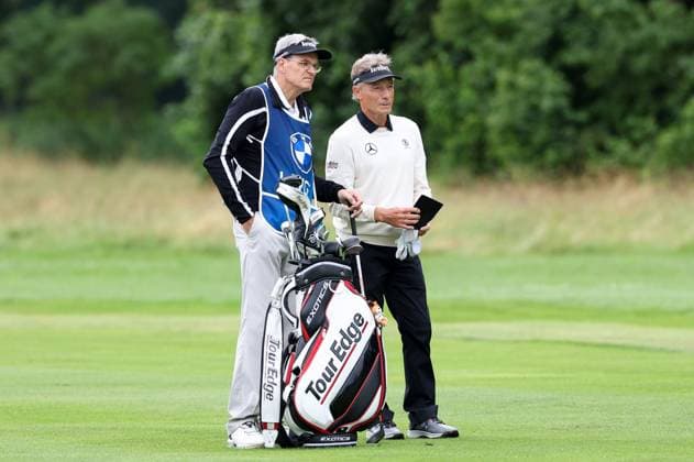 Bernhard Langer (GER) auf dem Fairway, BMW International Open 2024, Golf, DP World Tour, Herren, Runde 1, 04.07.2024 Eichenried Bayern Deutschland