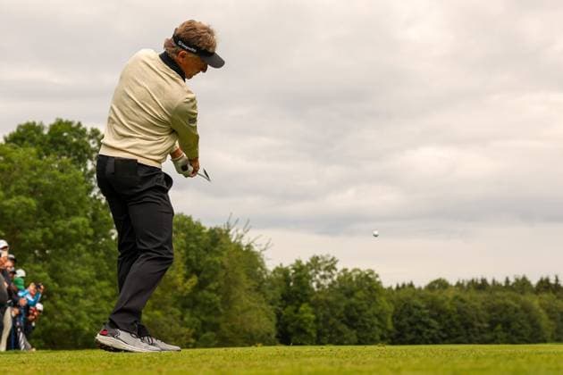 Bernhard Langer (GER) am Abschlag, Tee , BMW International Open 2024, Golf, DP World Tour, Herren, Runde 1, 04.07.2024 Eichenried Bayern Deutschland