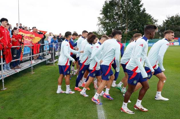 Spanish National Soccer Team s players attend a training session on the eve of Euro 2024 quarter-final game against Germany, in Donaueschingen, Germany, 04 July 2024. Spanish National Soccer Team prepares its Euro 2024 quarter-final game against Germany !ACHTUNG: NUR REDAKTIONELLE NUTZUNG!  Copyright: xJ.xJ.xGuillenx GRAF1461 20240704-55014055404_1