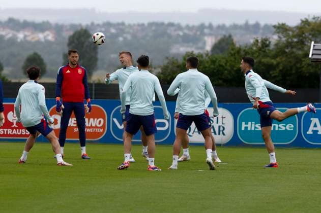 Spanish National Soccer Team s players attend a training session on the eve of Euro 2024 quarter-final game against Germany, in Donaueschingen, Germany, 04 July 2024. Spanish National Soccer Team prepares its Euro 2024 quarter-final game against Germany !ACHTUNG: NUR REDAKTIONELLE NUTZUNG!  Copyright: xJ.xJ.xGuillenx GRAF1485 20240704-55014055494_1