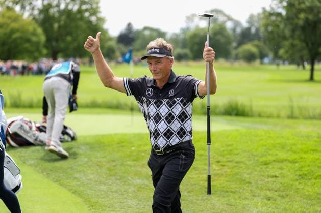 Bernhard Langer (GER) jubelt zu seinen Fans, BMW International Open 2024, Golf, DP World Tour, Herren, Runde 1, 04.07.2024 Eichenried Bayern Deutschland