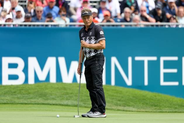 Bernhard Langer (GER) beim lesen der Puttlinie, BMW International Open 2024, Golf, DP World Tour, Herren, Runde 1, 04.07.2024 Eichenried Bayern Deutschland
