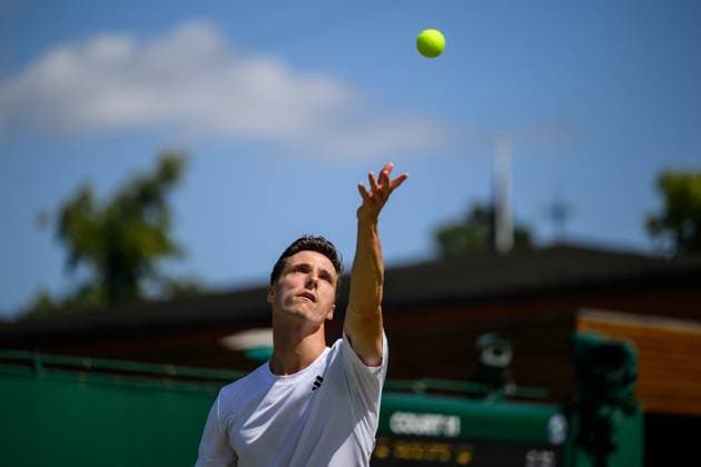 240704 Joe Salisbury of Great Britain compete in a first round doubles match during day 4 of Wimbledon on July 4, 2024 in London. Photo: Jesper Zerman BILDBYRAN kod JZ JZ0550 tennis wimbledon dag 4 bbeng Copyright: JESPERxZERMAN BB240704JZ025