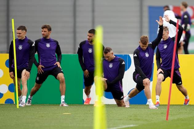 German National Soccer Team s players attend a team s training session on the eve of its Euro2024 s quarter-final game against Spain in Herzogenaurach, Germany, 04 July 2024. German National Soccer Team training session !ACHTUNG: NUR REDAKTIONELLE NUTZUNG!  Copyright: xAlbertoxEstevezx GRAF1571 20240704-55014056534_1