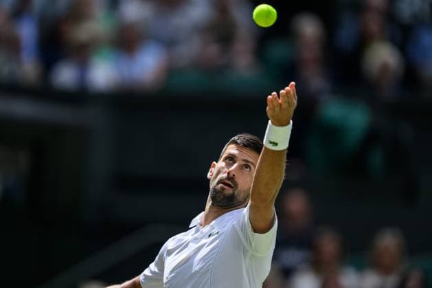 240704 Novak Djokovic of Serbia competes in a second round singles match during day 4 of Wimbledon on July 4, 2024 in London. Photo: Jesper Zerman BILDBYRAN kod JZ JZ0550 tennis wimbledon dag 4 bbeng Copyright: JESPERxZERMAN BB240704JZ033