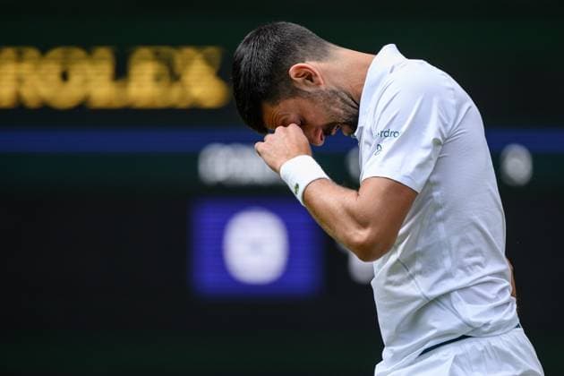 240704 Novak Djokovic of Serbia competes in a second round singles match during day 4 of Wimbledon on July 4, 2024 in London. Photo: Jesper Zerman BILDBYRAN kod JZ JZ0550 tennis wimbledon dag 4 bbeng Copyright: JESPERxZERMAN BB240704JZ035